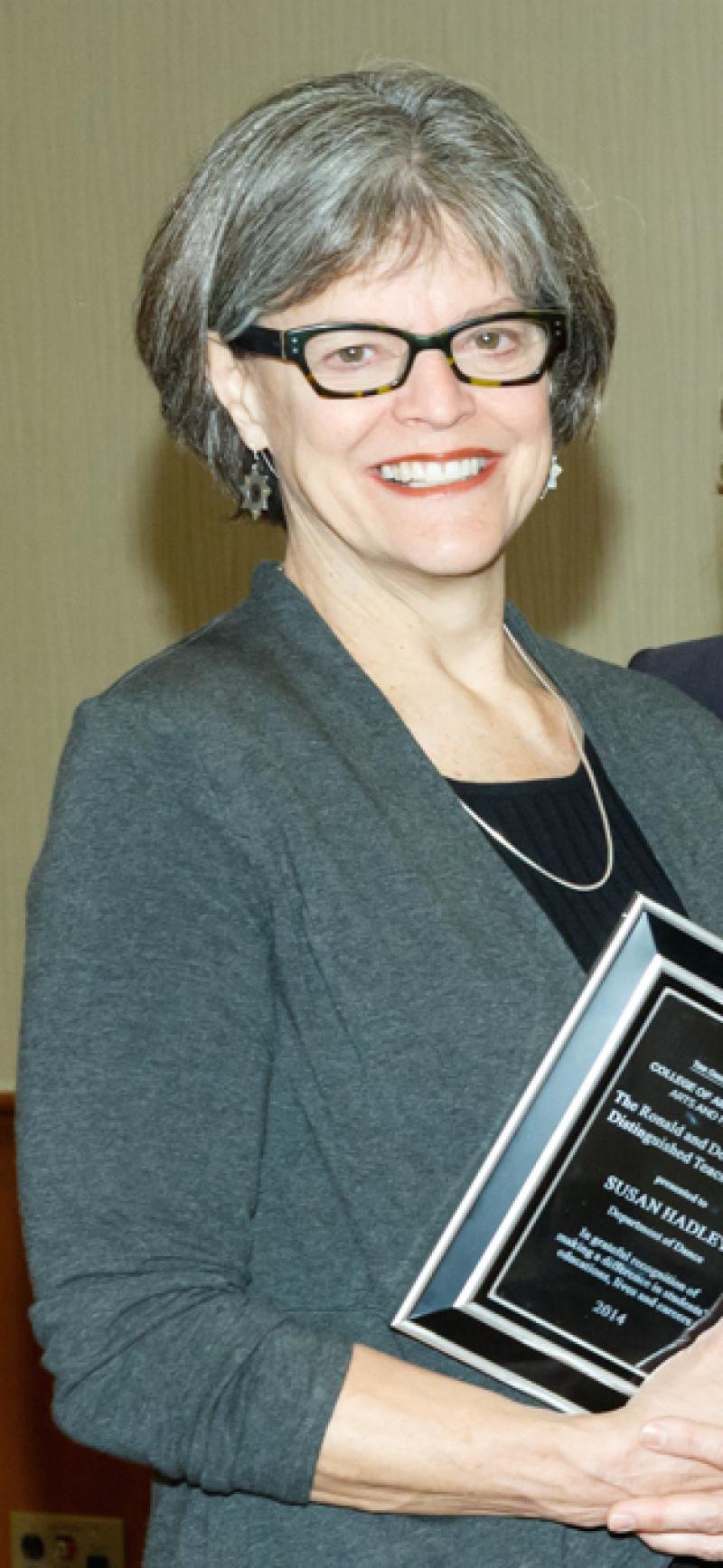 Photo of Susan Hadley receiving Ratner Award Photo of Susan Hadley receiving Ratner Award