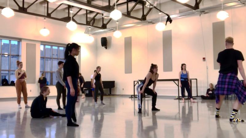 Emily Craver (center) teaching a dance class.