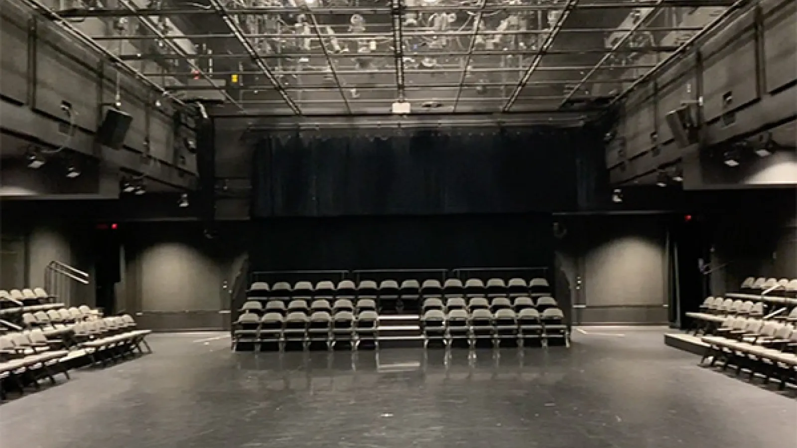 Empty theatre 