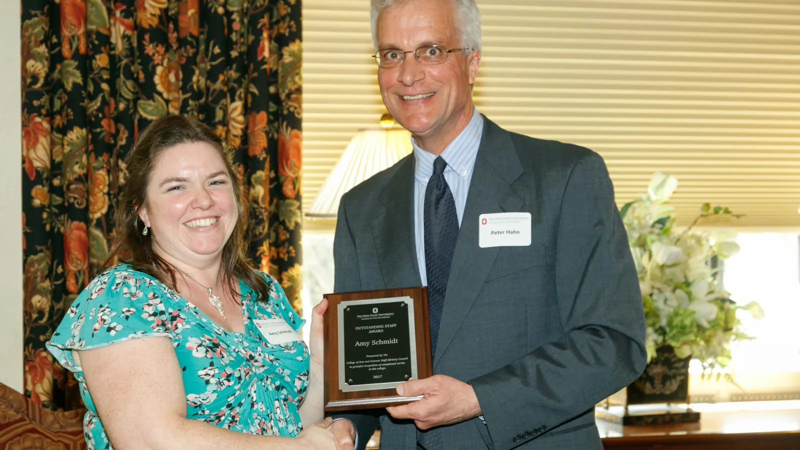 Amy Schmidt receives the ASC Outstanding Staff Award from Peter Hahn. 