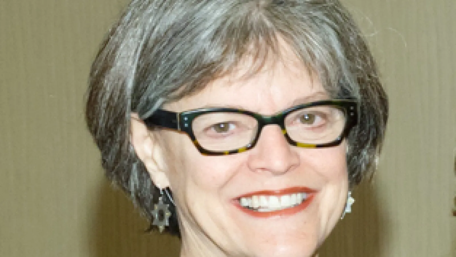 Photo of Susan Hadley receiving Ratner Award