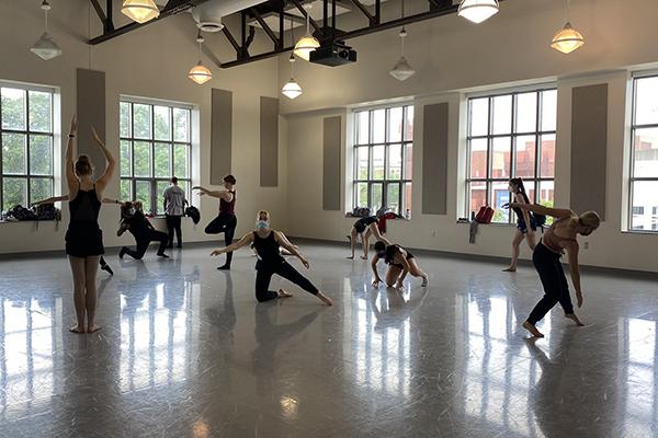 Dancers in Sullivant Studio 390