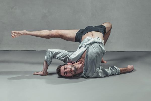 Dancer in gray shirt on floor